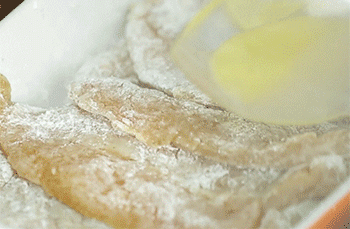 【咖喱鸡排饭】鸡胸裹鸡蛋液