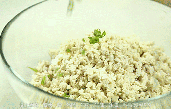 【肉汁豆腐煎饺】调味