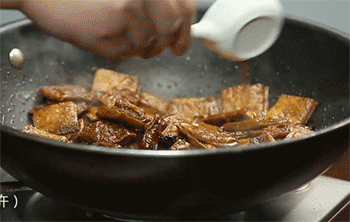 【香卤豆干】加入麻油