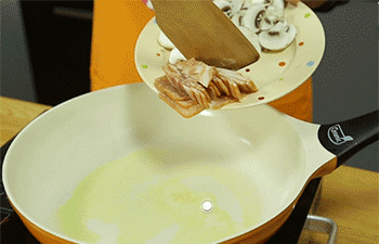 【蘑菇奶油焗面】加入培根