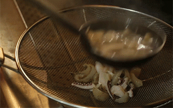 【海鲜锅巴】捞出