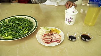 【蒜台炒肉】主要食材