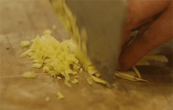 【宫爆龙虾】姜切末