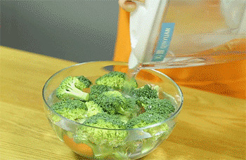 【西兰花炒虾仁】泡西兰花