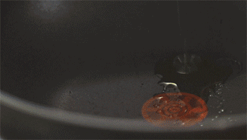 【山楂红烧肉】炒糖浆