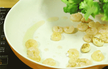 【西兰花炒虾仁】加入西兰花