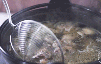 【泡椒酸菜老鸭】捞出