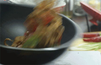 【孜然面筋】翻炒