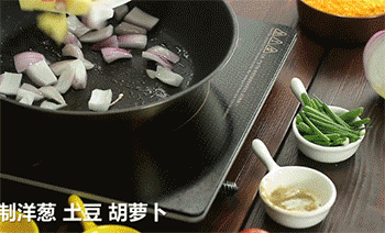 【咖喱鸡排饭】加入胡萝卜、土豆