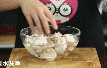 【蒜香烤蘑菇】口蘑洗净