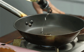 【芝士排骨】热锅起油