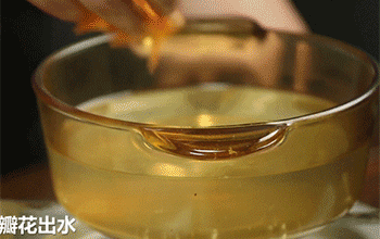 【双鲜金钱肉丸汤】胡萝卜焯水