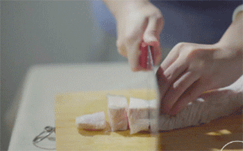 【土豆红烧肉】切肉