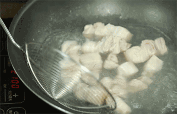 【茶树菇五花肉】捞出