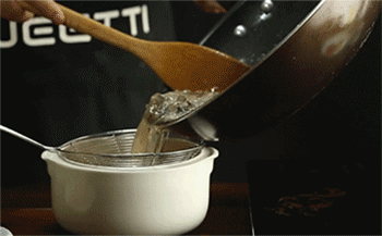 【虾爆鳝】捞出鳝鱼