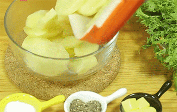 【芝士焗红虾】取出土豆