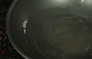 【爆炒鱿鱼卷】爆香