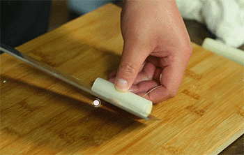 【锅爆肉】葱切丝