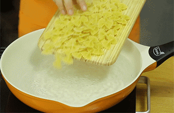 【蘑菇奶油焗面】煮蝴蝶面