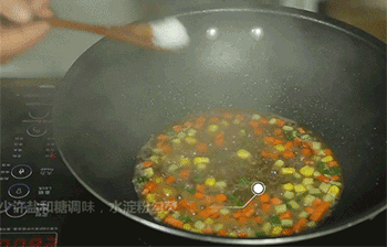 【浇汁小黄鱼】勾芡