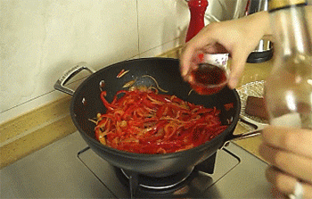 【糖醋甜椒】倒醋