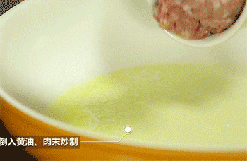 【肉汁芝士焗土豆泥】加入肉末