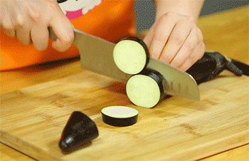 【素什锦天妇罗】茄子切块