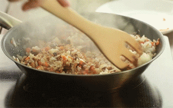 【芝士鸡翅包饭】翻炒入味