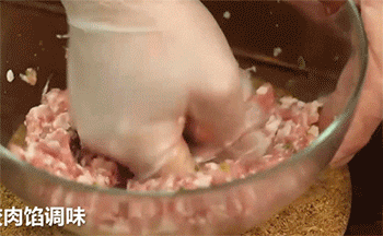 【双鲜金钱肉丸汤】肉馅调味
