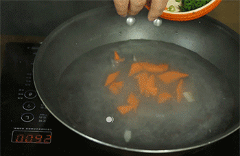 【糖醋藕丁】胡萝卜焯水