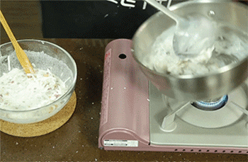 【腊味萝卜糕】倒出萝卜馅