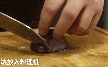 【芝士排骨】洋葱切块