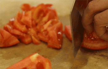 【海鲜锅巴】西红柿切块