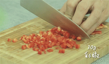 【宝宝版客家豆腐酿】切红彩椒