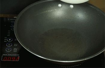 【糖醋藕丁】热锅起油