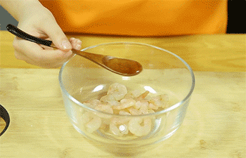 【西兰花炒虾仁】虾仁调味