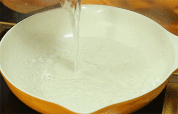 【蘑菇奶油焗面】倒水