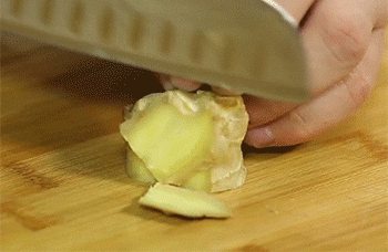 【爆炒鱿鱼卷】姜切片