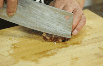 【腊味萝卜糕】腊肠切丁