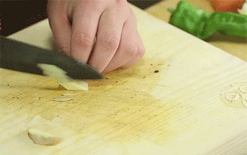 【葱烧海参】姜切片