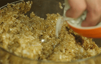 【荷叶糯米鸡】加入马蹄