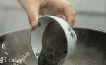 【五福肉酱】加入酱料