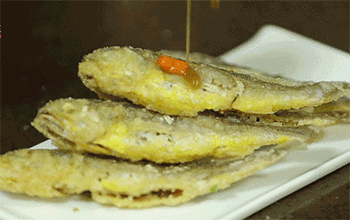 【浇汁小黄鱼】浇汁装盘