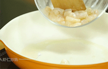 【西兰花炒虾仁】加入虾仁