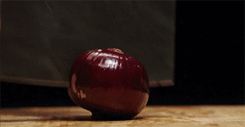 【韩式辣酱鱿鱼】切洋葱块