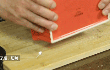 【腊味萝卜糕】取出萝卜糕