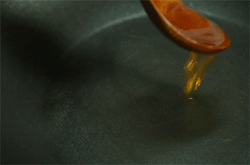 【蛋黄串串虾】热锅放蛋黄泥