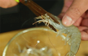 【蛋黄串串虾】剪虾须