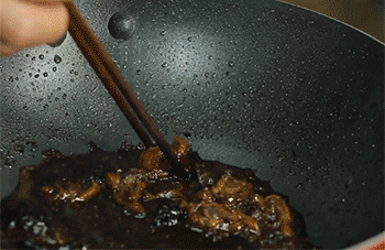 【荷叶糯米鸡】取出鸡翅