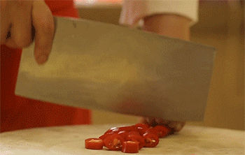 【浇汁桂鱼】红椒切丁